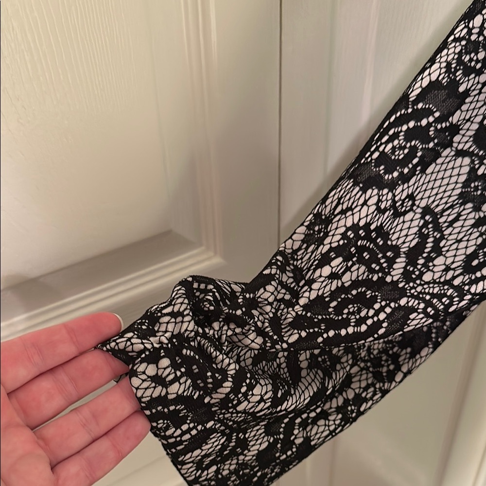 Chic Lace Pattern Blazer - Picture 3 of 6